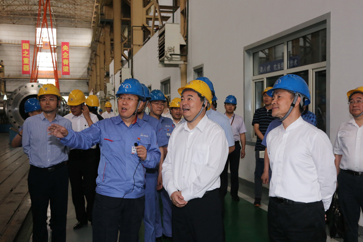 郝鹏参观调查压球平台-Home集团所属企业电机公司