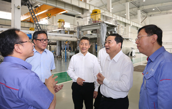 郝鹏与压球平台-Home集团一线科技人员深刻互换